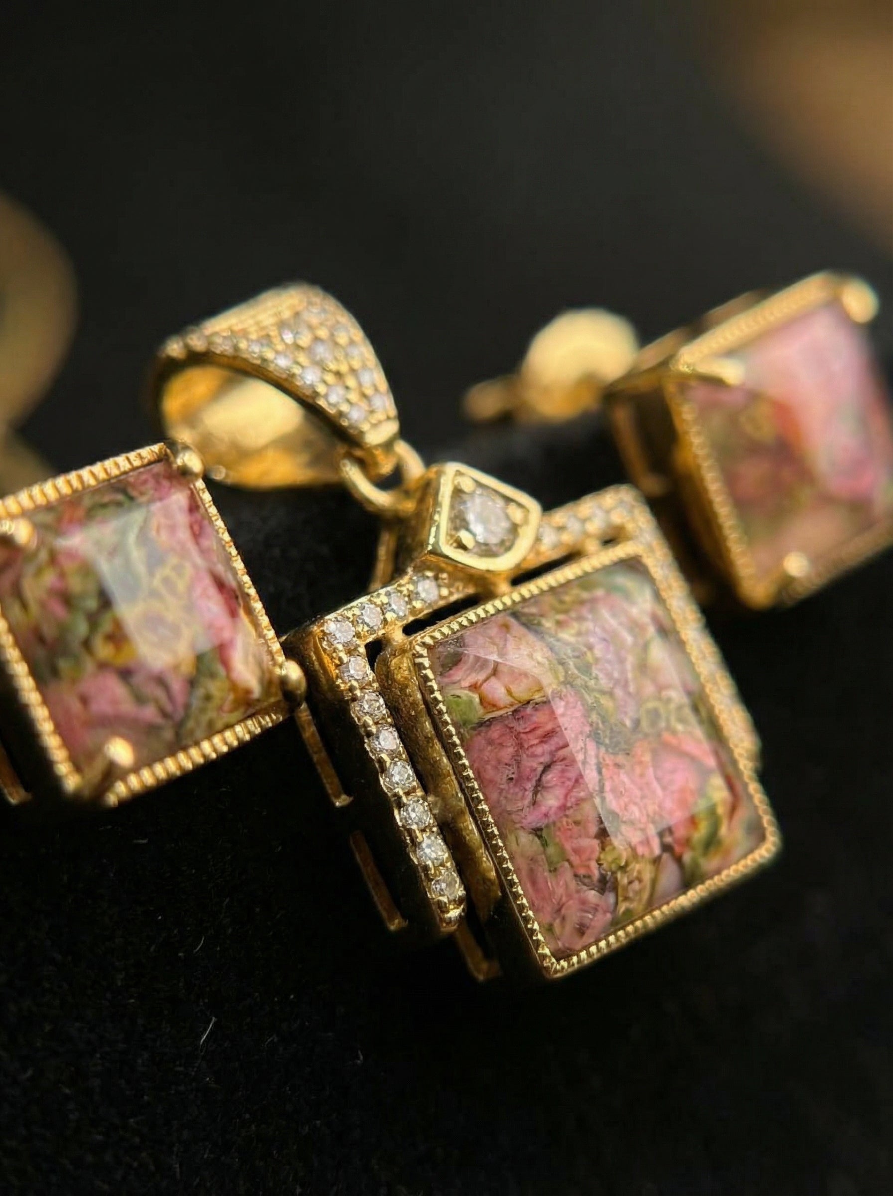 Handcrafted "Eternal Bloom" Botanical Jewelry Set – 18K Gold Plated Spinner Necklace & Studs