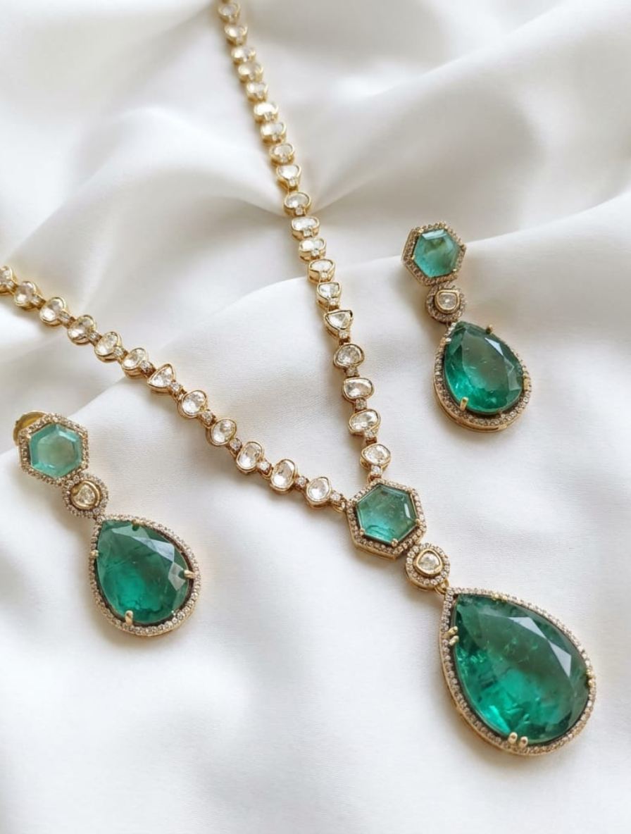 Emerald Horizon: Pure Green Aventurine Halo Set