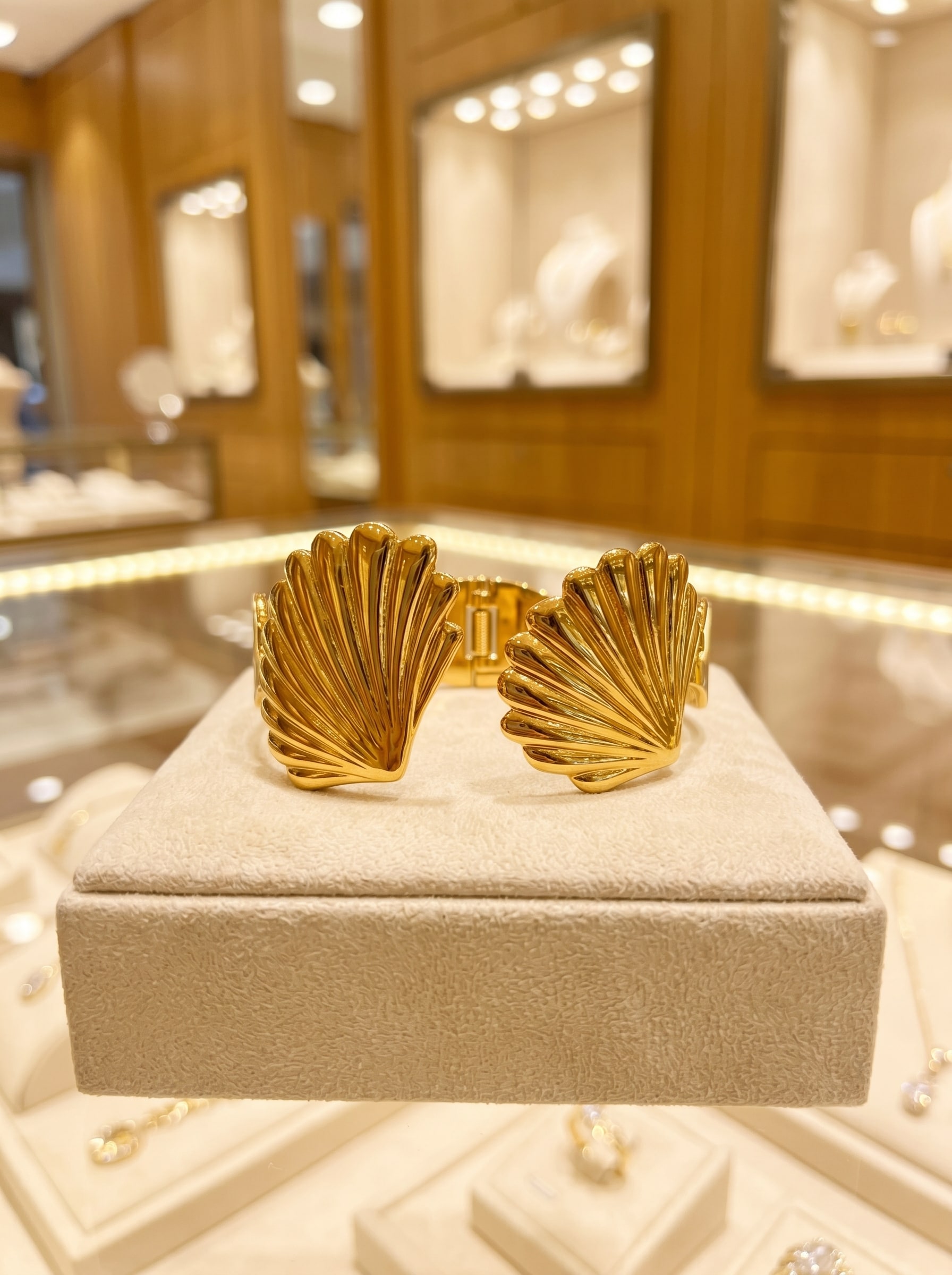 The Venus Shell Cuff